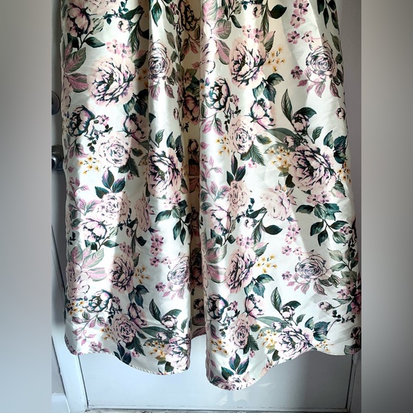 ❌SOLD❌Windsor Holland Strapless Floral Ball Gown Size 5 - Picture 10 of 16